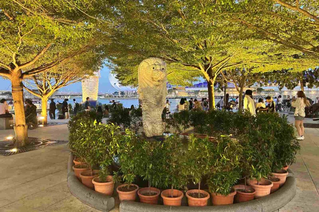 Small Merlion Statue