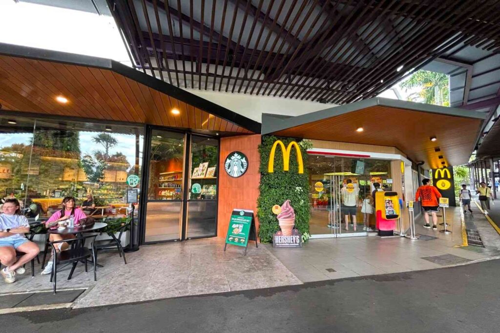 Starbucks & McDonald's in Gardens by the Bay