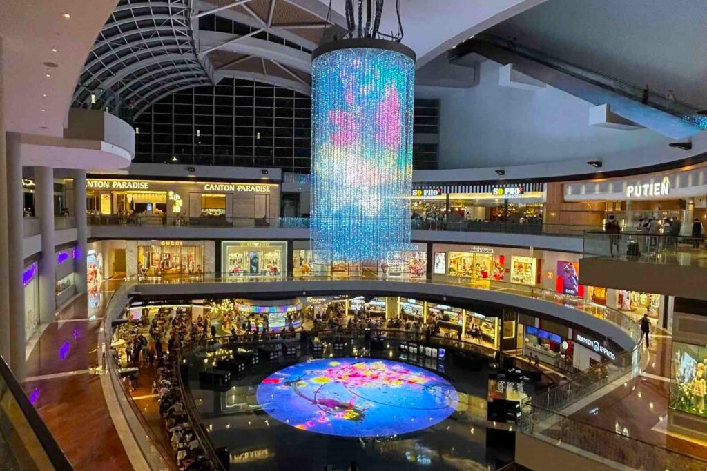 The Shoppes & teamLab Digital Light Canvas