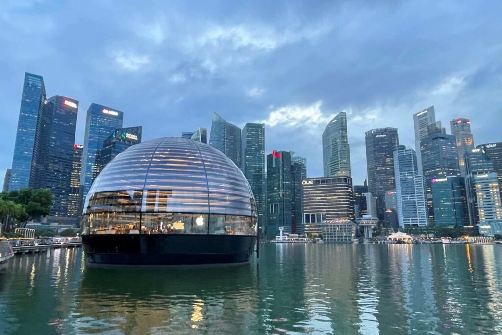 Apple Store Marina Bay Sands in the evening