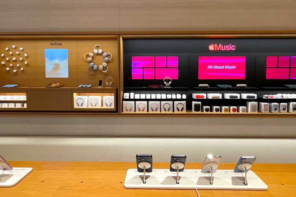 Apple Store Marina Bay Sands B2 interior