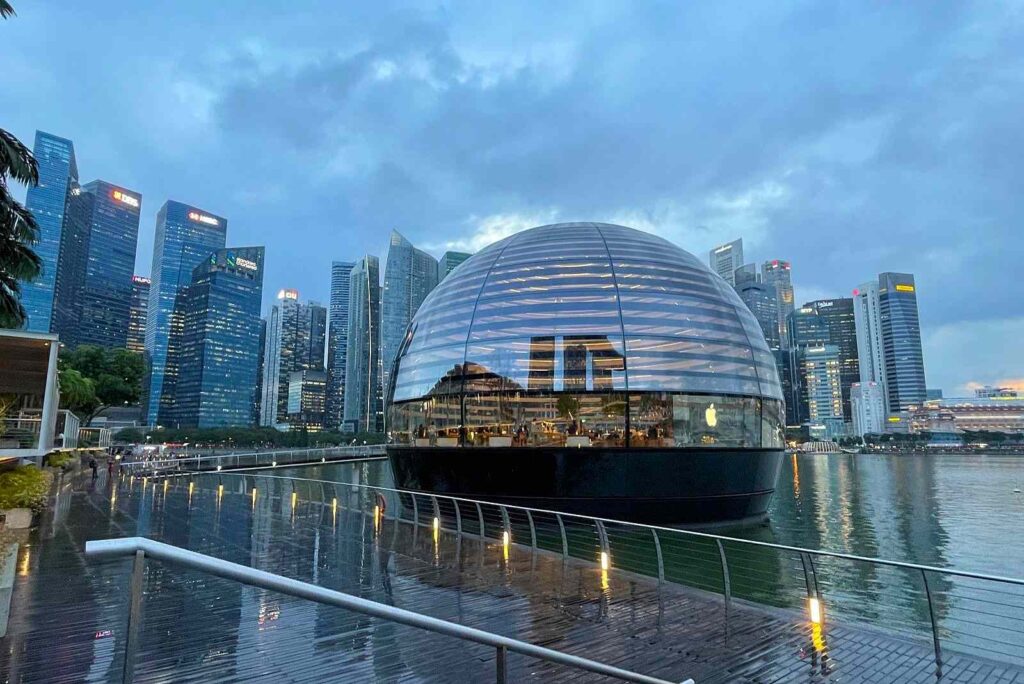 Apple Store Marina Bay Sands on a rainy day