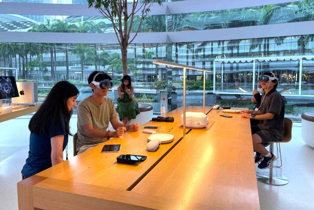 Apple Vision Pro in Apple Store Marina Bay Sands