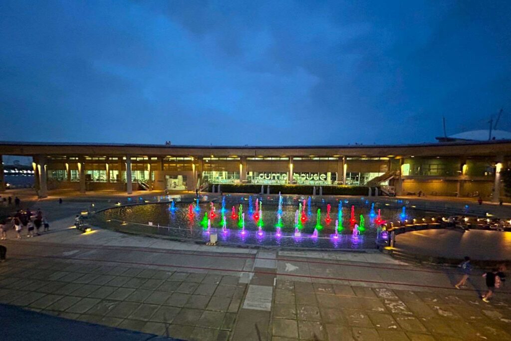 Marina Barrage Water Fountain at night