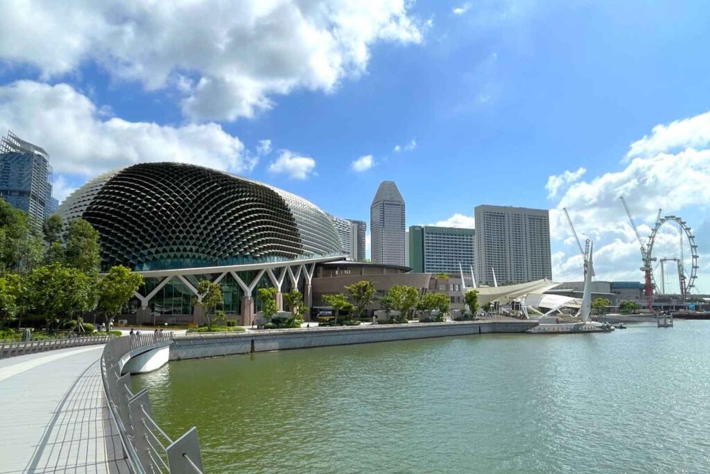 Jubilee Bridge + Esplanade - Theatres on the Bay + Singapore Flyer