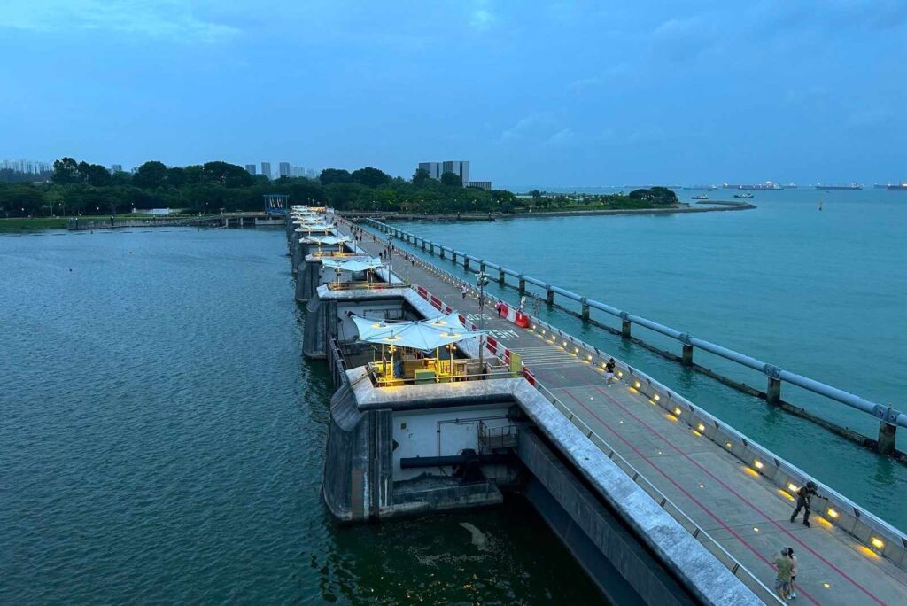 Marina Barrage Dam in the evening